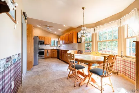 2820 Raspberry Ln, Coplay, PA 18037 photo 12