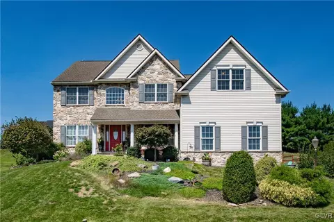 556 City View Dr, Nazareth, PA 18064