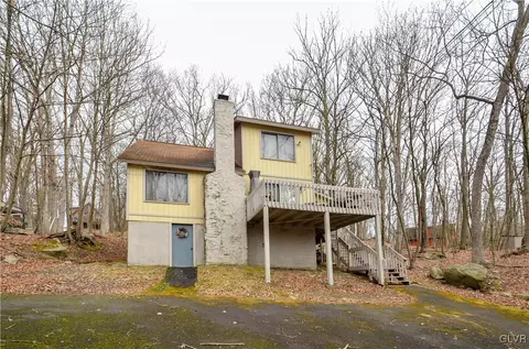 208 Regent St, Saw Creek, PA 18324
