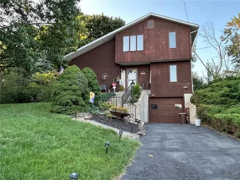 2341 Woodridge Ter, Palmer Township, PA 18045
