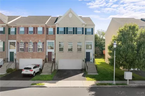 2043 Huntington Ln, Easton, PA 18040