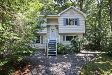 2167 Titania Rd, Coolbaugh Twp, PA 18466
