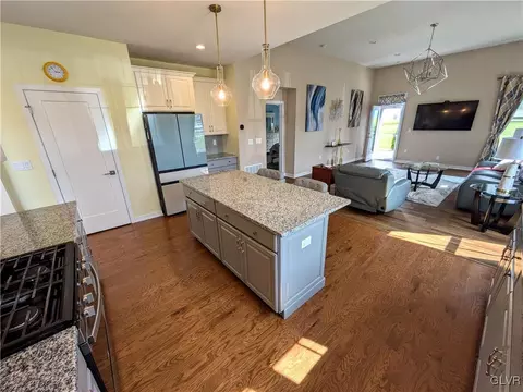 6992 Pine Ln, Bath, PA 18014 photo 10