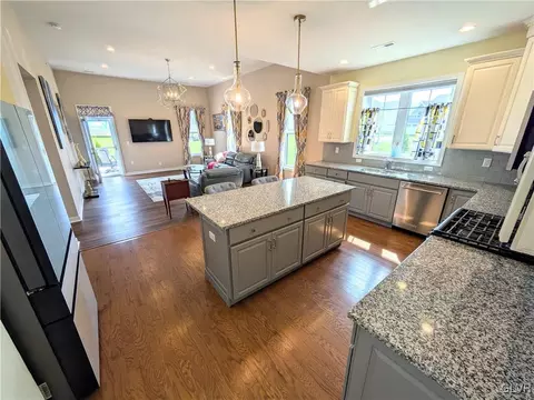 6992 Pine Ln, Bath, PA 18014 photo 13
