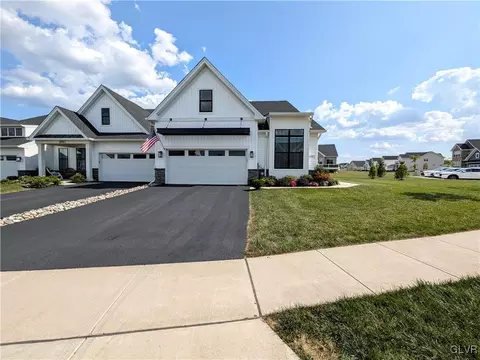 6992 Pine Ln, Bath, PA 18014 photo 2