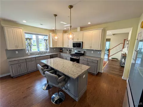 6992 Pine Ln, Bath, PA 18014 photo 9