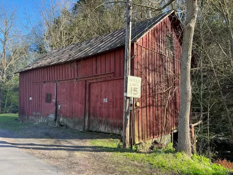 3 Creek Aly, Luzerne, PA 18655