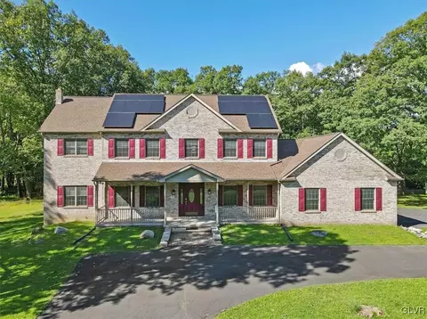 430 Manor View Ave, Mount Pocono, PA 18344