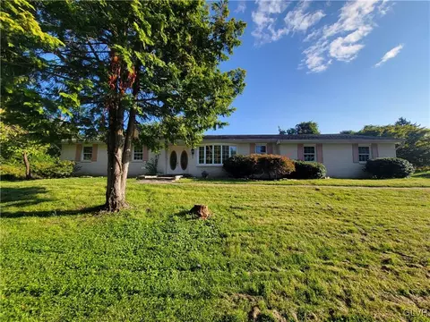 101 Ramblewood Dr, Forks Twp, PA 18040