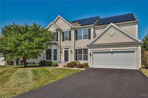 8937 Colebrook Rd, Breinigsville, PA 18031