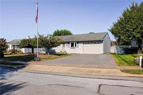 19 Klein Ave, Topton, PA 19562