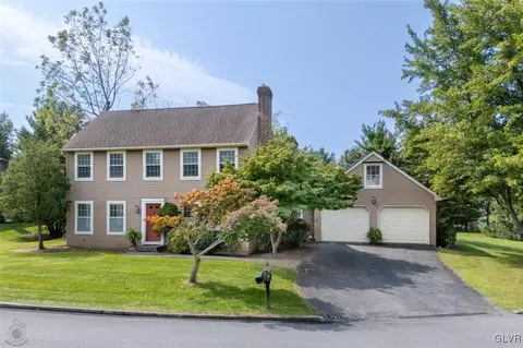 1462 Willowbrook Dr, Bethlehem, PA 18015