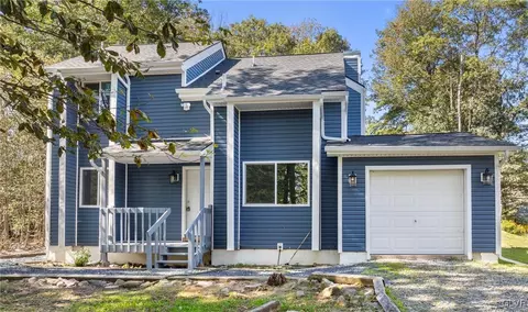 1070 Seven Nations Dr, Coolbaugh Twp, PA 18466