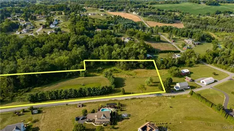 711 Fir Dr, Lehigh Twp, PA 18088