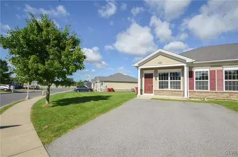 217 Huntington Ln, Forks Twp, PA 18040