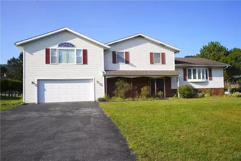 1310 Oakhurst Dr, Slatington, PA 18080