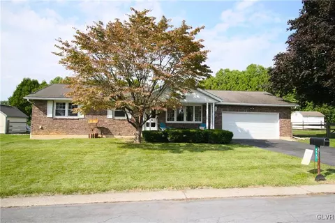 25 W Sylvan Dr, Northampton, PA 18067