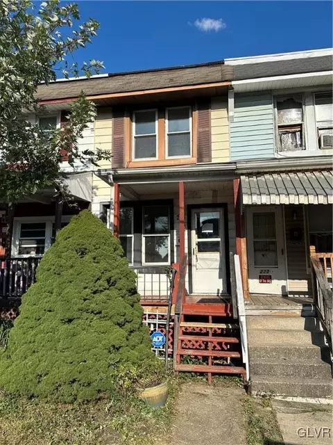 225 Clearfield St, Freemansburg, PA 18017