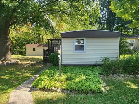 4221 Panther Ct, North Whitehall Twp, PA 18069
