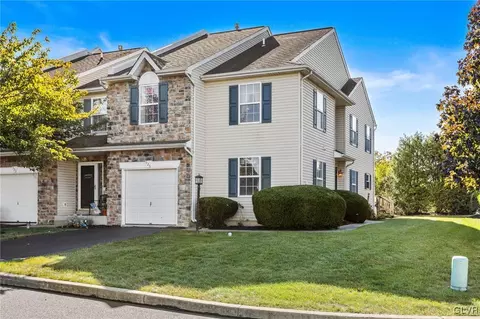 525 Buckingham Ct, Harleysville, PA 19438