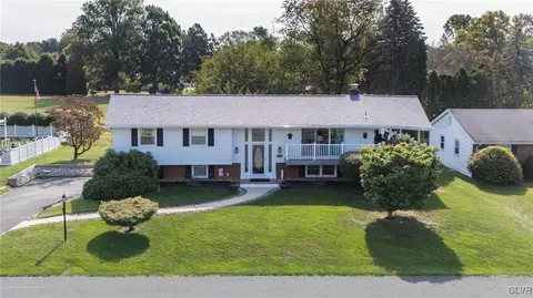 6090 Shepherd Hills Ave, Wescosville, PA 18106
