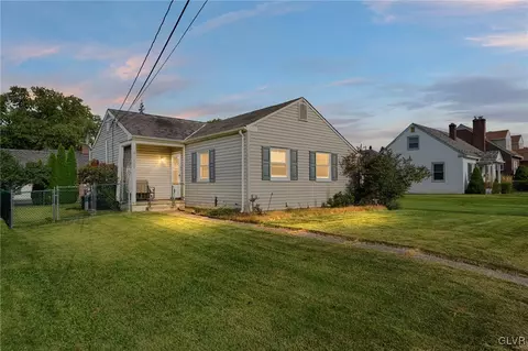 820 Detweiler Ave, Hellertown, PA 18055