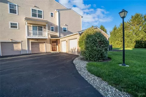 6850 Pioneer Dr, Macungie, PA 18062