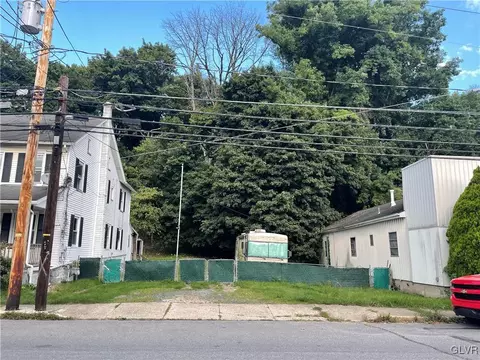 641 S Main St, Bangor Boro, PA 18013