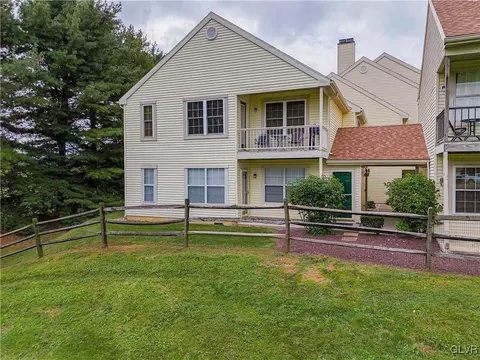 7359 Saurkraut Lan Ln #E, Macungie, PA 18062