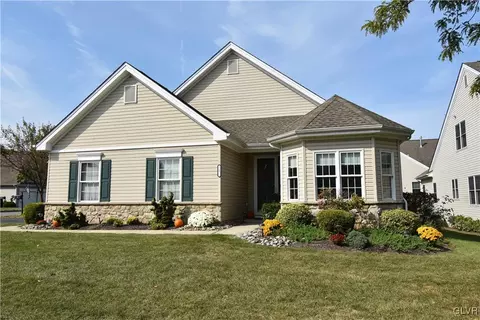 2 Glasgow Way, Palmer Township, PA 18045