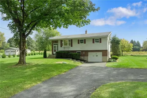704 Point Phillips Rd, Bath, PA 18014