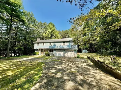 810 Elmwood Ct, Stroudsburg, PA 18360
