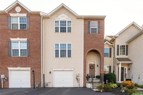 5388 Spring Ridge Dr W, Macungie, PA 18062