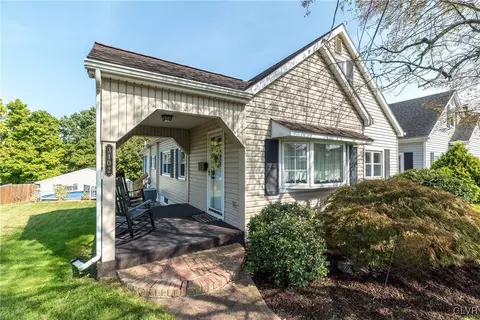3102 S Front St, Hokendauqua, PA 18052