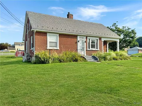 69 E Lawn Rd, Nazareth, PA 18064