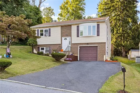 1755 Acker St, Bethlehem, PA 18015 photo 2
