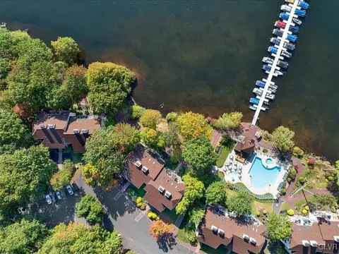 19 Midlake Dr #201, Lake Harmony, PA 18624