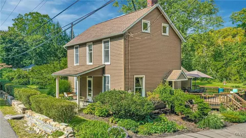 281 Old Furnace Rd, Riegelsville, PA 18077