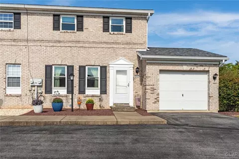 4913 Shawnee Ct, Schnecksville, PA 18078