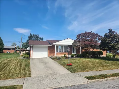 3026 Birch St S, Hokendauqua, PA 18052