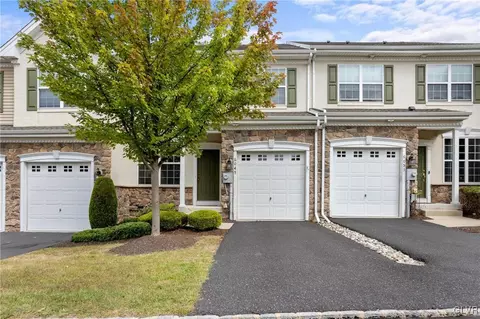 6049 Valley Forge Dr, Coopersburg, PA 18036