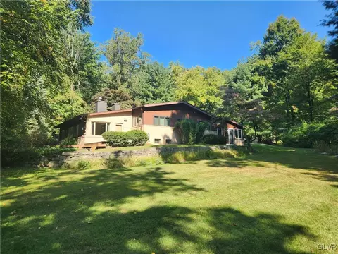 3364 Honeysuckle Rd, Bethlehem, PA 18015