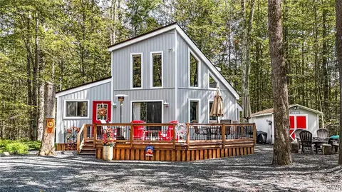 320 Stroud Ct, Coolbaugh Twp, PA 18347
