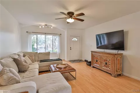 541 Goepp Cir, Bethlehem, PA 18018 photo 3