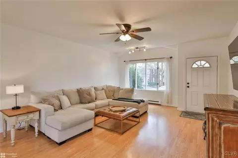 541 Goepp Cir, Bethlehem, PA 18018 photo 2