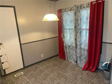14 Brookside Dr, Bath, PA 18014 photo 5