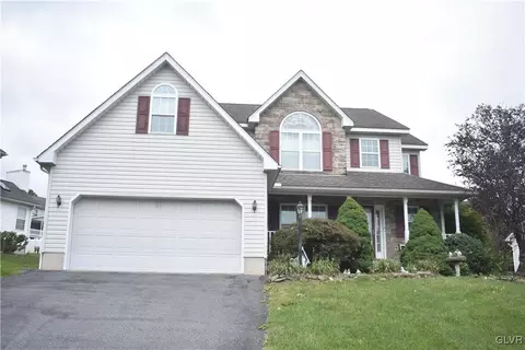 271 Oak St, Wind Gap, PA 18091