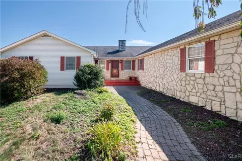8727 Pleasant View Rd, Bangor, PA 18013