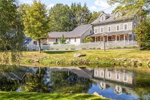 3677 Township Line Rd, Bethlehem, PA 18020