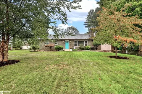 30 Old Orchard Dr, Palmer Township, PA 18045